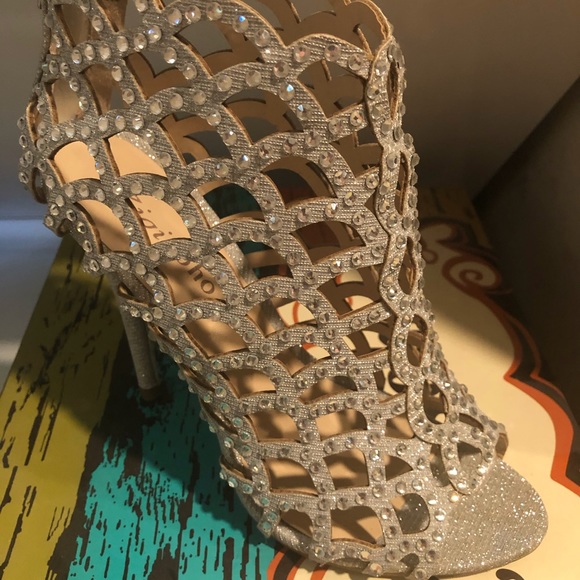 Zigi Soho Women’s Duran Fabric Open Toe. - Picture 2 of 8